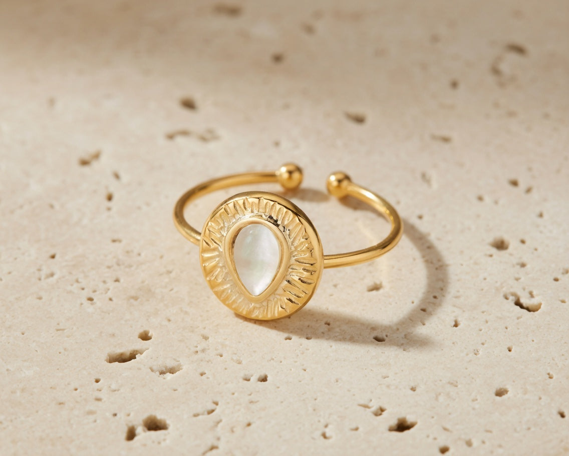 Bague en acier inoxydable avec pierre blanche goutte