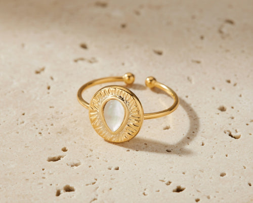 Bague en acier inoxydable avec pierre blanche goutte