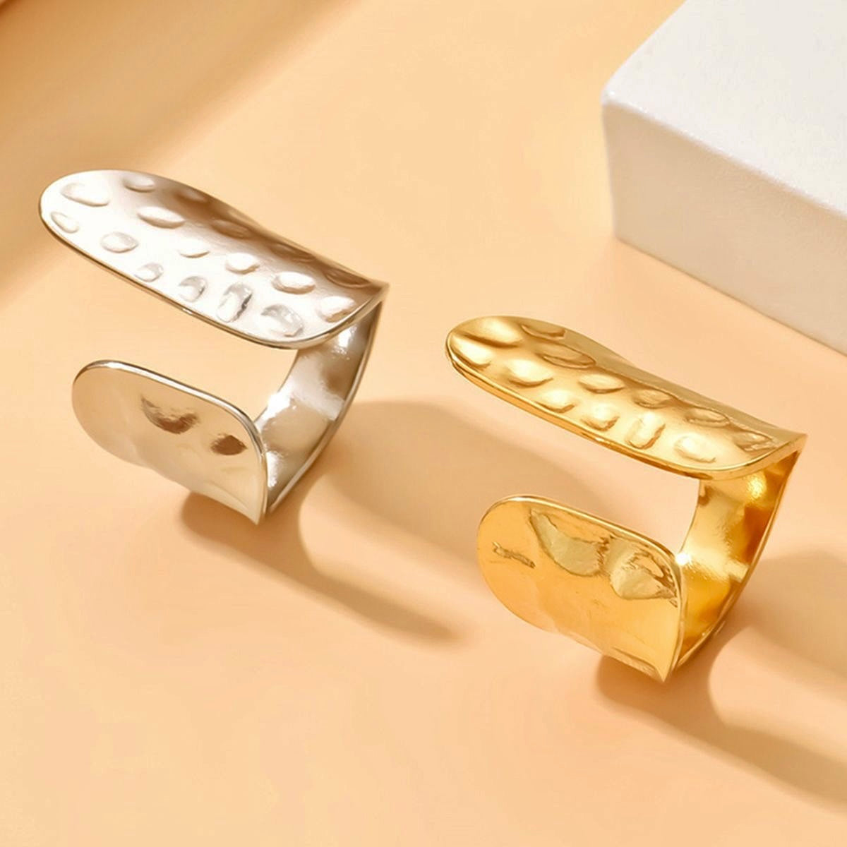 Bague martelée large en acier inoxydable