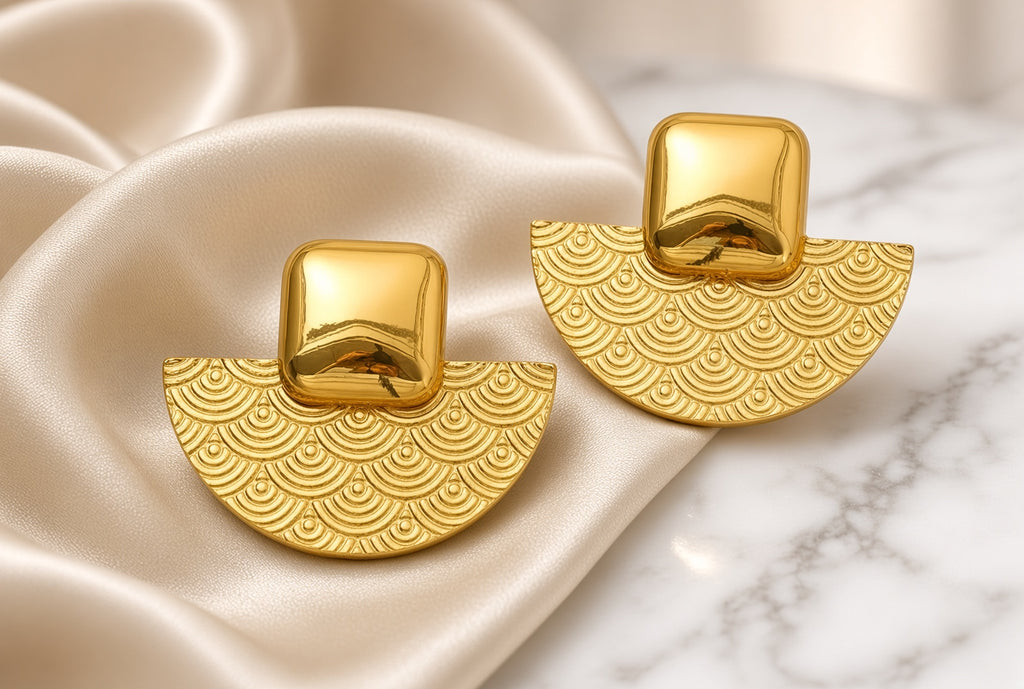 Boucles d'oreilles éventail dorées à motifs gravés en acier inoxydable