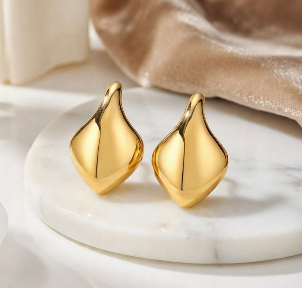 Boucles d’oreilles sculpturales en acier inoxydable