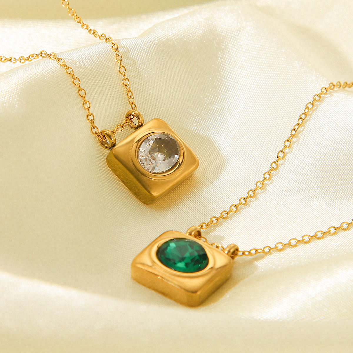 Collier pendentif carré en acier inoxydable avec pierre