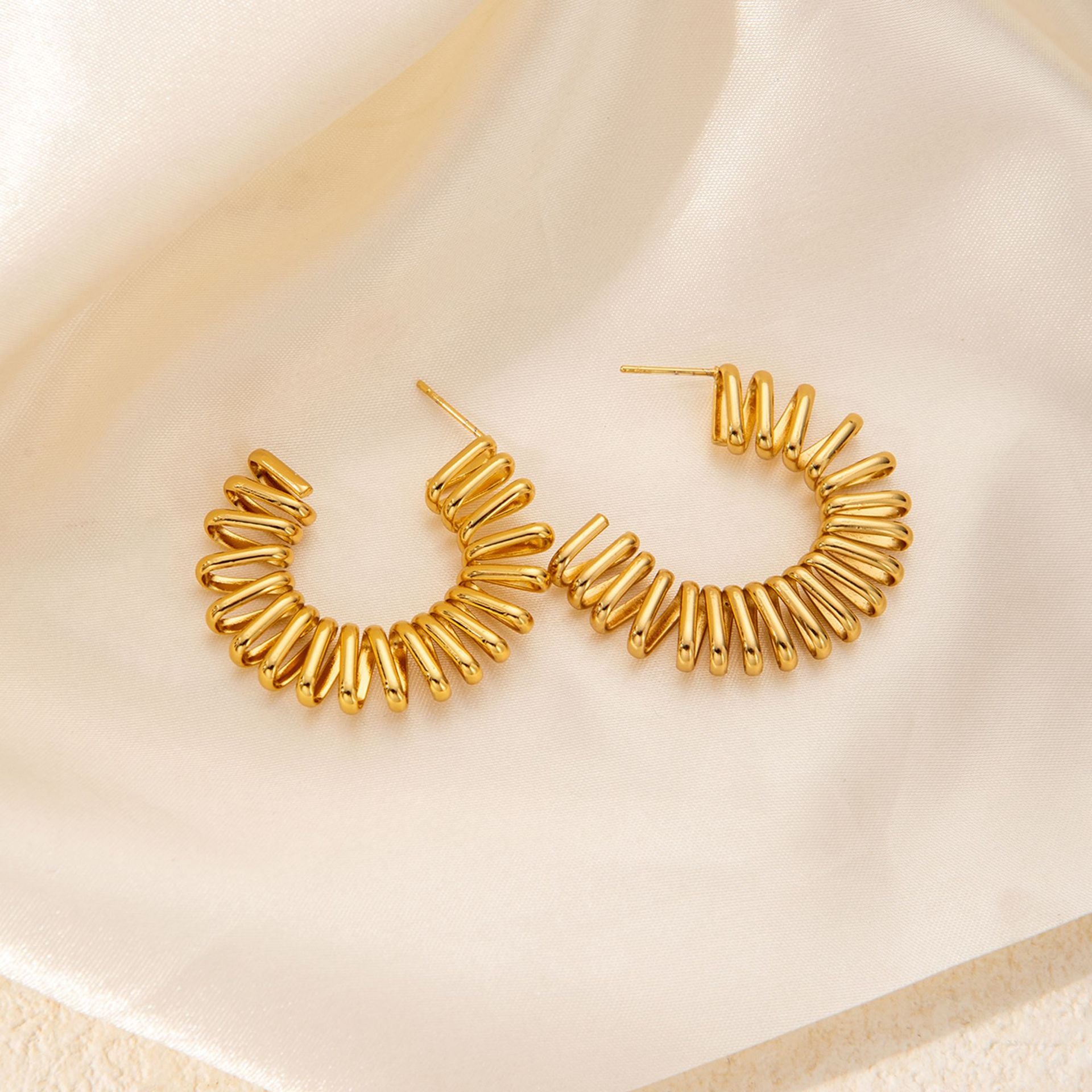 Boucles d’oreilles créoles striées en acier inoxydable