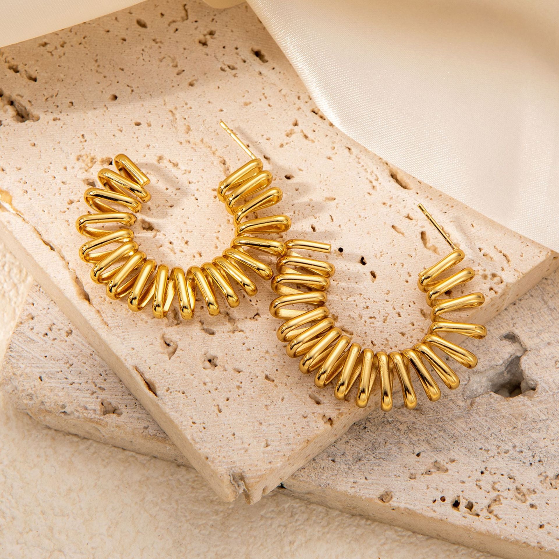 Boucles d’oreilles créoles striées en acier inoxydable