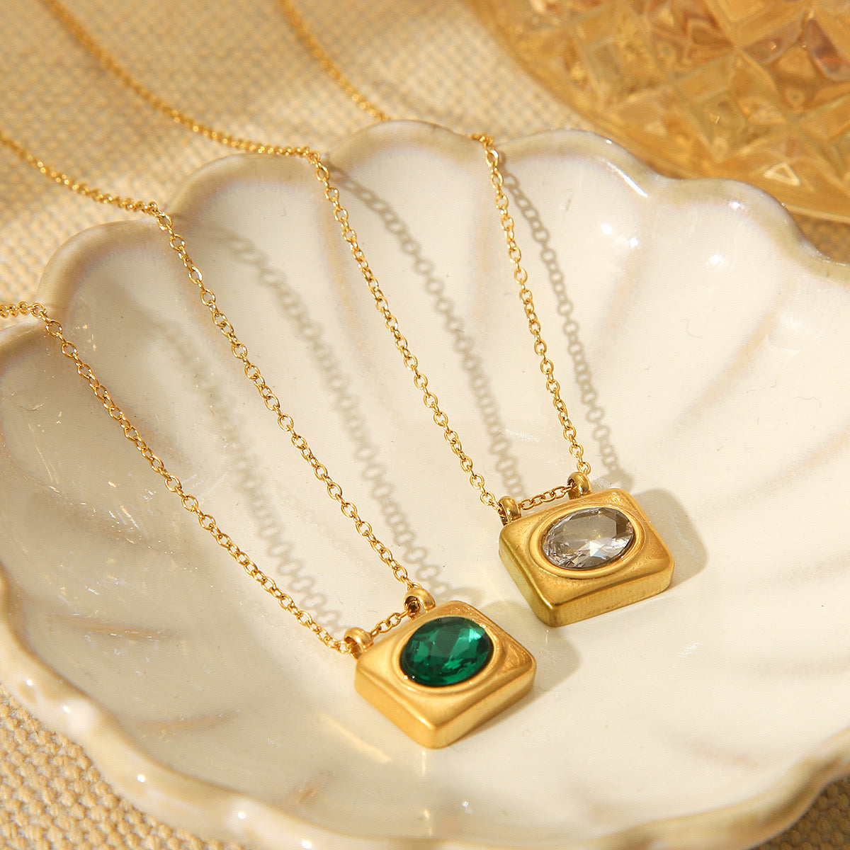 Collier pendentif carré en acier inoxydable avec pierre