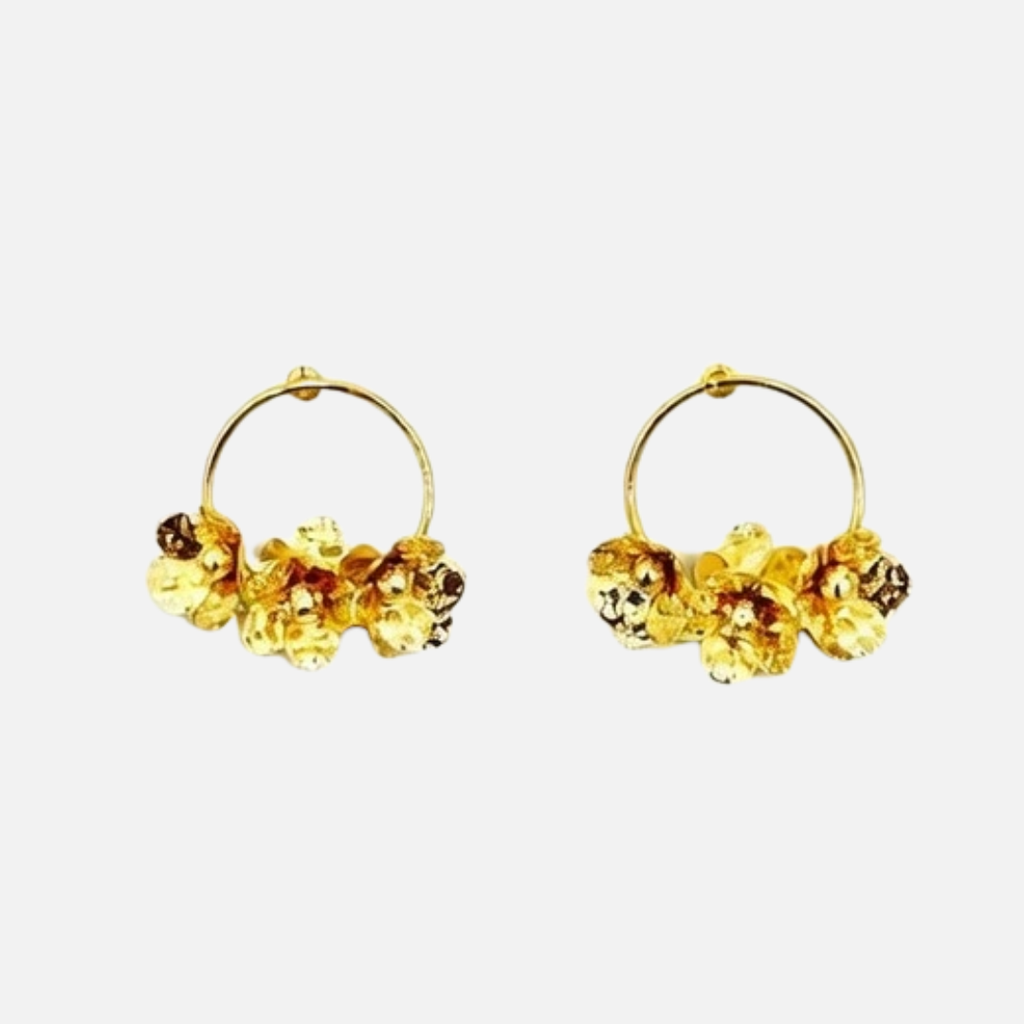 Boucles d’oreilles créoles fleurs fantaisie dorées