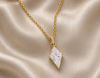 Collier doré en acier inoxydable avec pendentif losange transparent