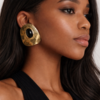 Boucles d’oreilles martelées avec pierre ovale