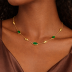 Collier en acier inoxydable avec pierres vertes
