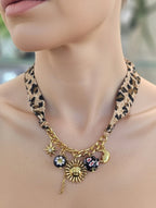 Collier ruban léopard et pendentifs soleil en acier inoxydable