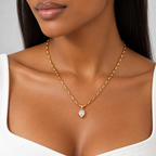 Collier doré en acier inoxydable à pendentif goutte et pierre transparente