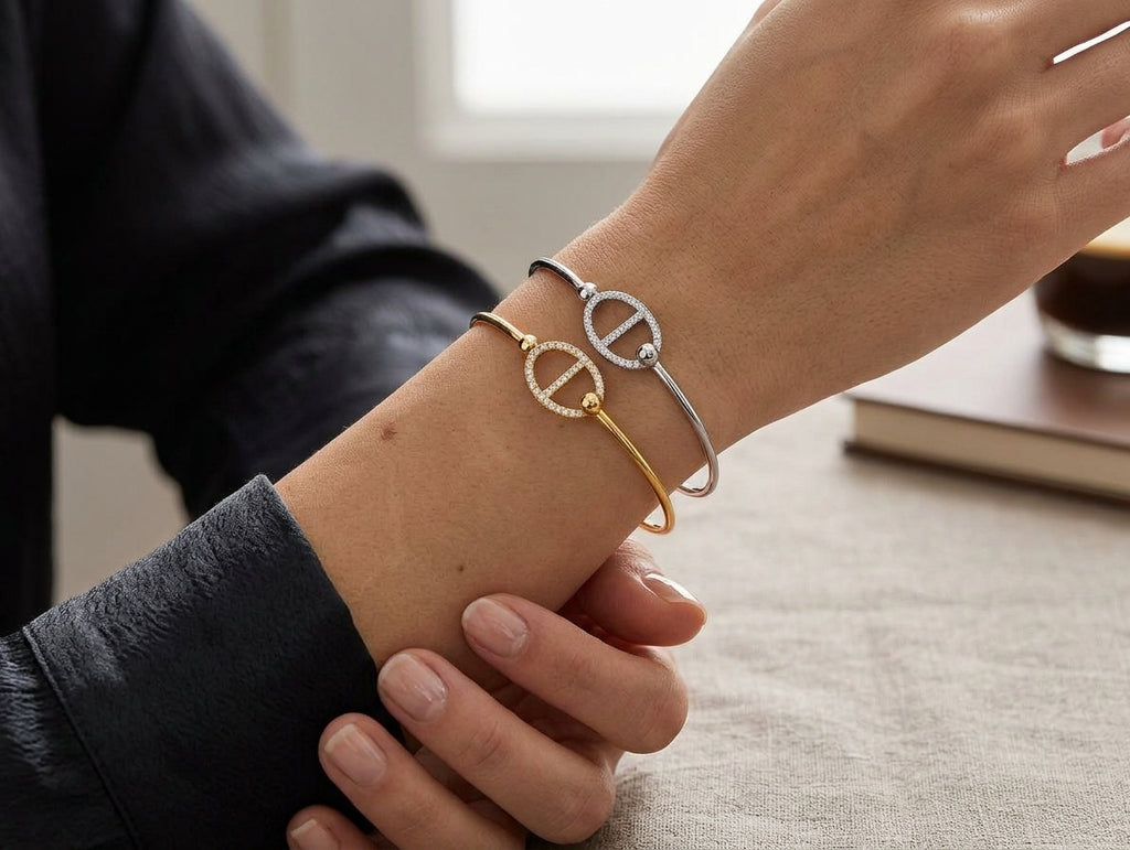 Bracelet jonc à motif ovale ajouré en acier inoxydable