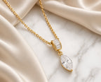 Collier doré en acier inoxydable avec pendentif marquise scintillant