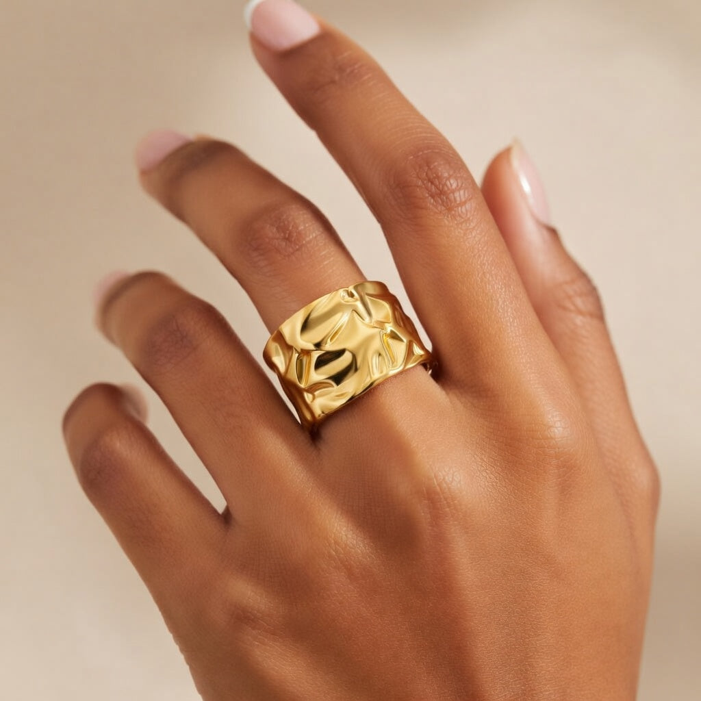 Bague large effet martelé en acier inoxydable