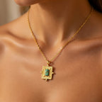 Collier pendentif carré acier inoxydable avec pierre