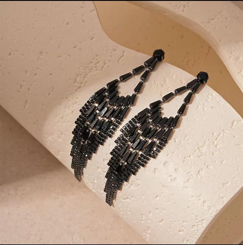 Boucles d’oreilles fantaisie cascade strass noirs