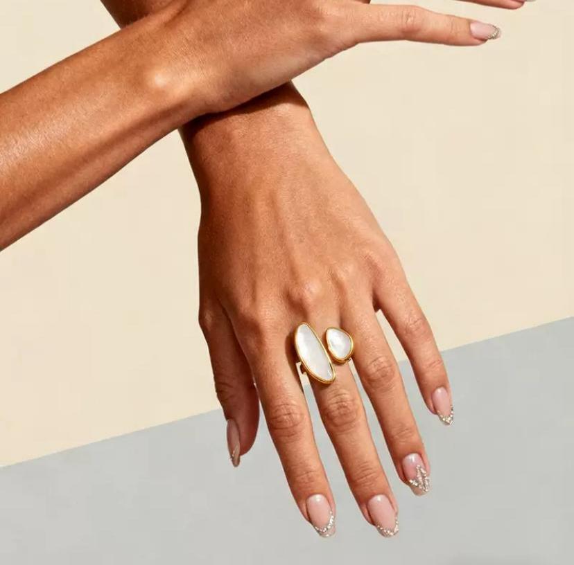 Bague en acier inoxydable avec pierres