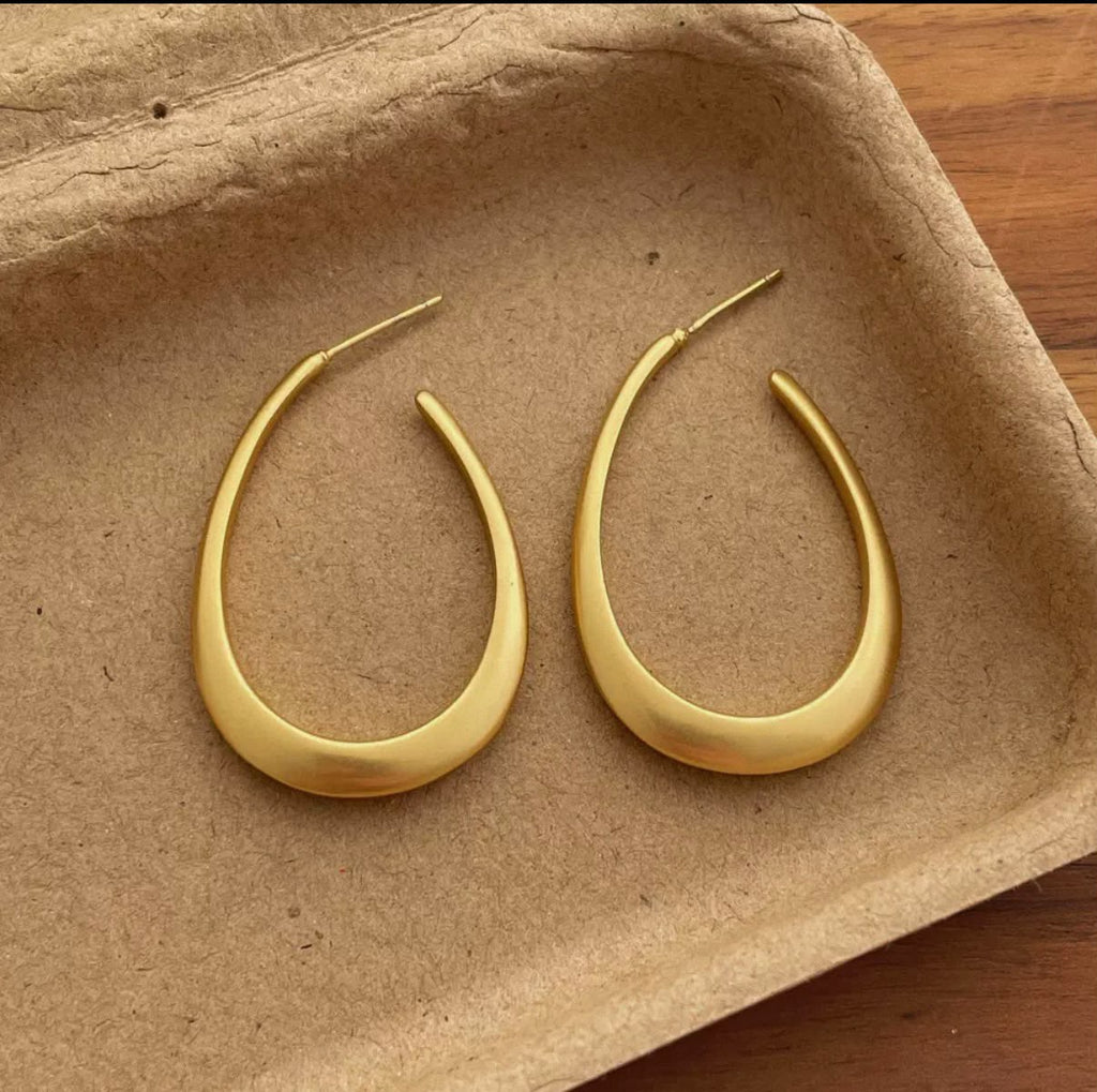 Boucles d'oreilles fantaisie créoles goutte sculpturales