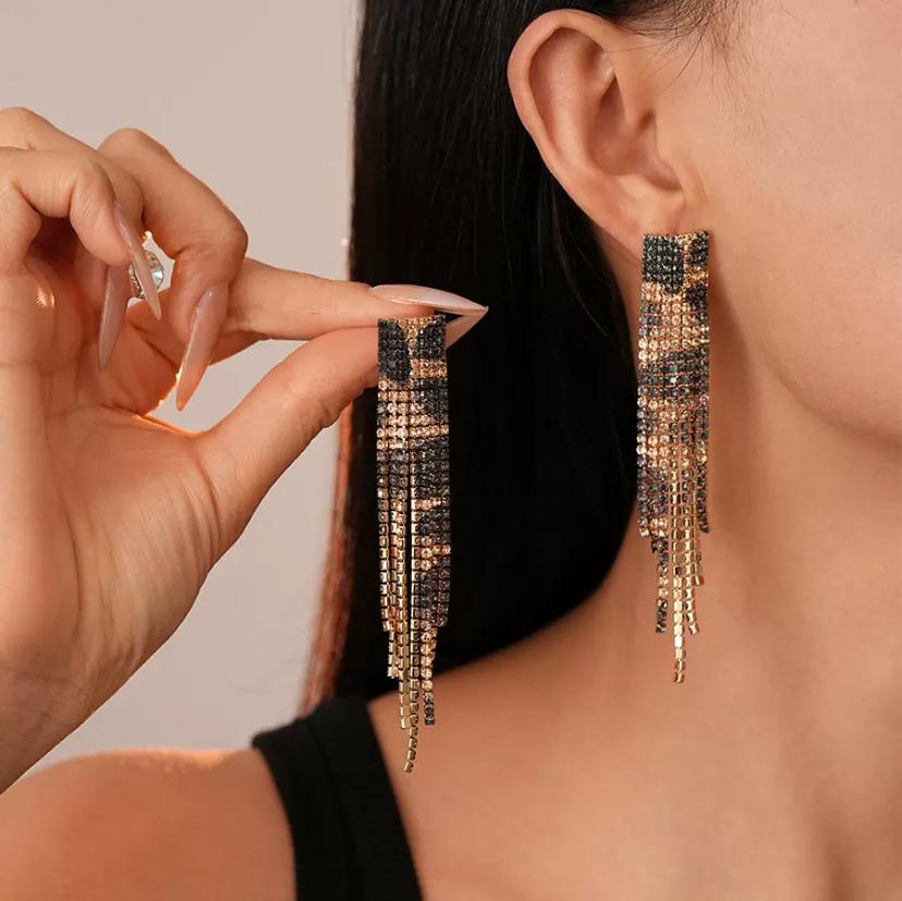 Boucles d’oreilles fantaisie franges strass motif léopard