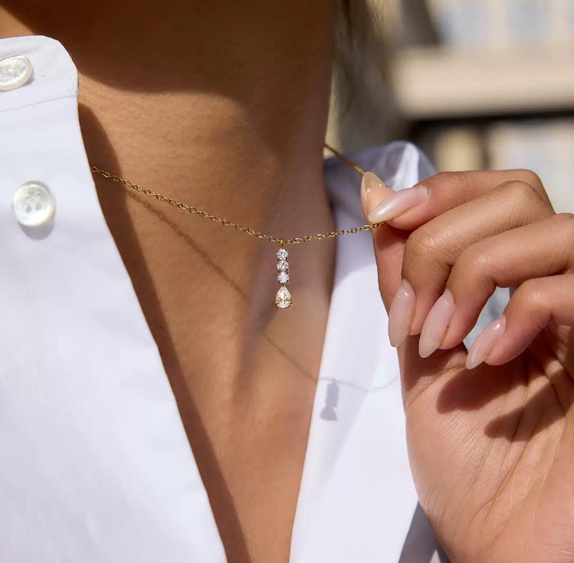 Collier en acier inoxydable avec pendentif cascade pierres brillantes