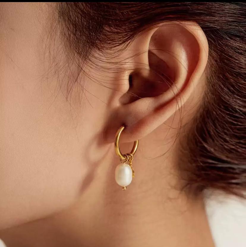 Boucles d’oreilles créoles en acier inoxydable avec perle et étoile