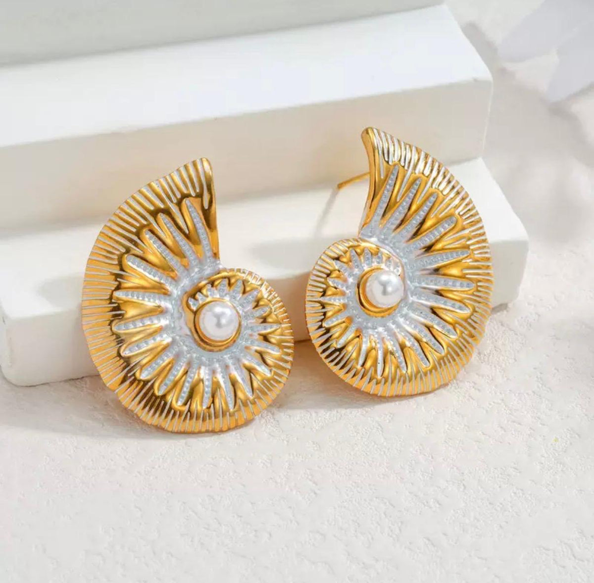 Boucles d’oreilles coquillage spirale avec perle