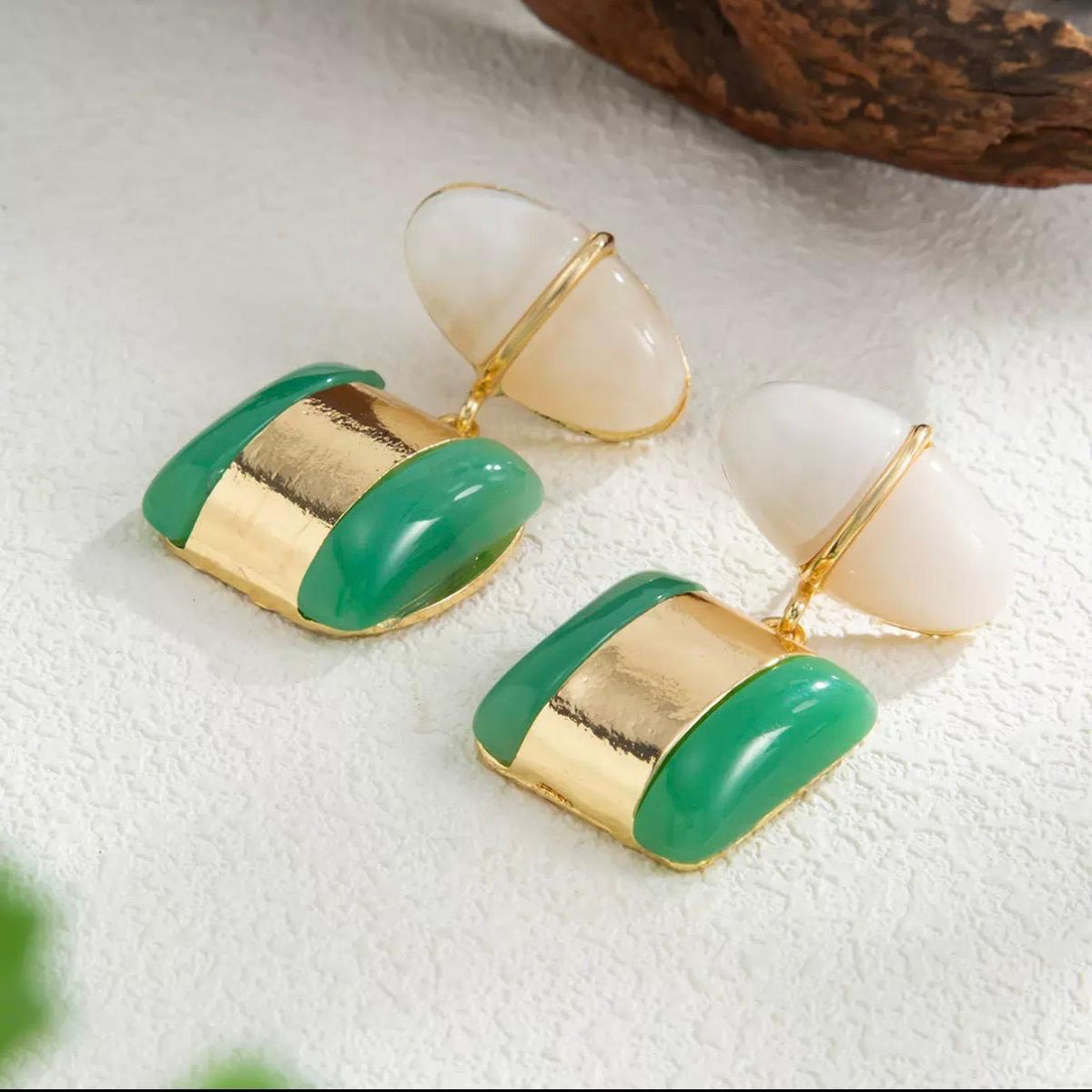 Boucles d’oreilles fantaisie pendantes géométriques vertes, blanches et dorées