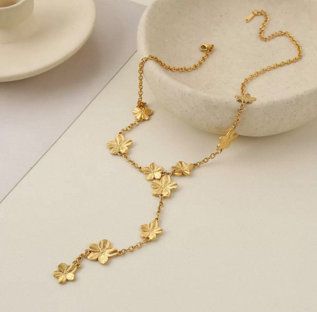 Collier Y en acier inoxydable doré à fleurs pendantes et chaîne fine