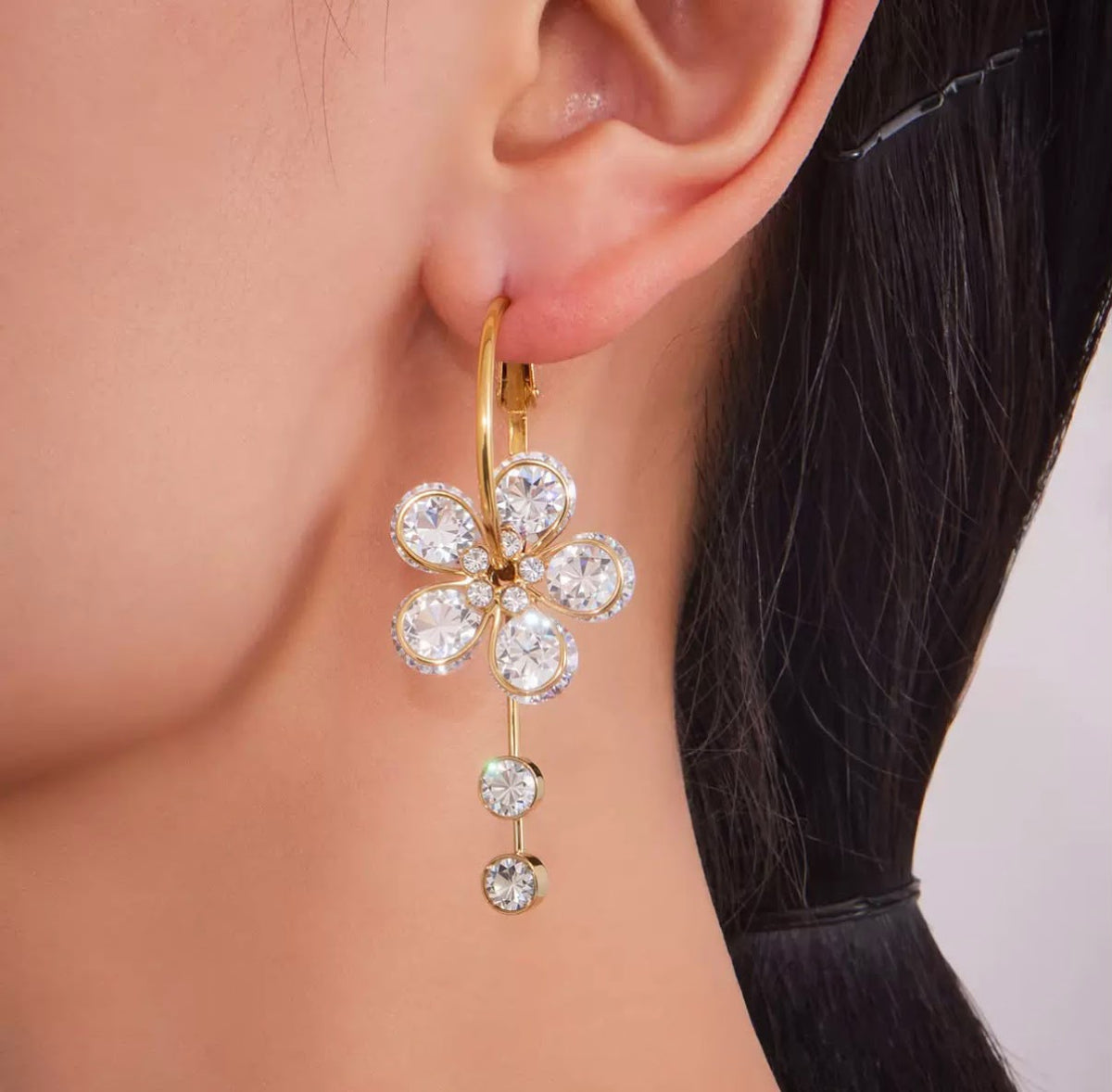 Boucles d'oreilles fleur dorée en acier inoxydable – Zircons brillants