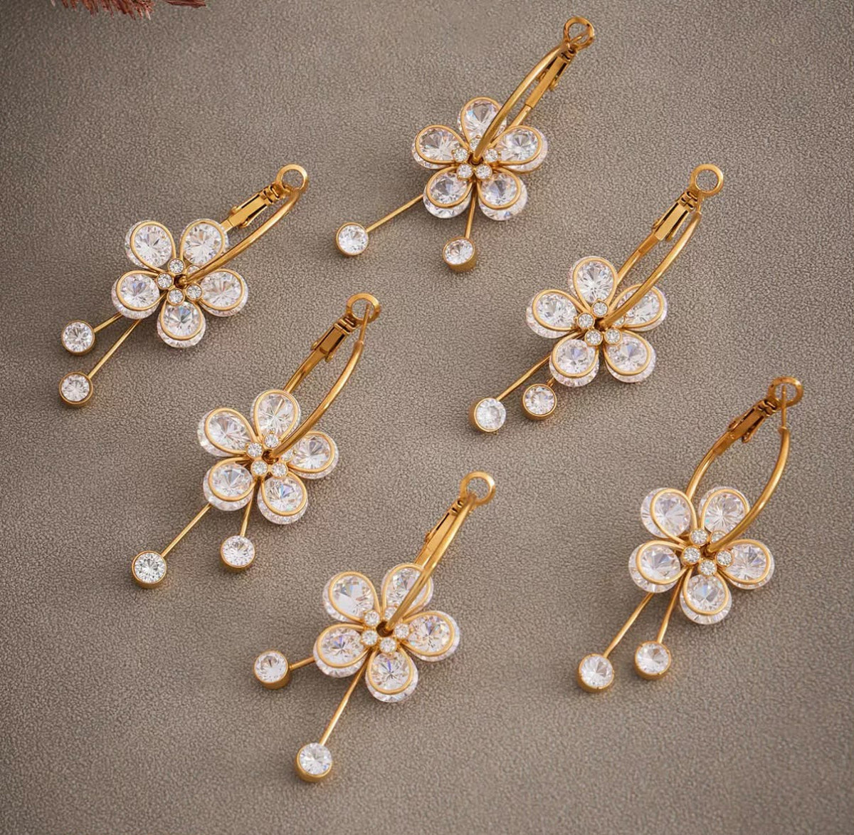 Boucles d'oreilles fleur dorée en acier inoxydable – Zircons brillants