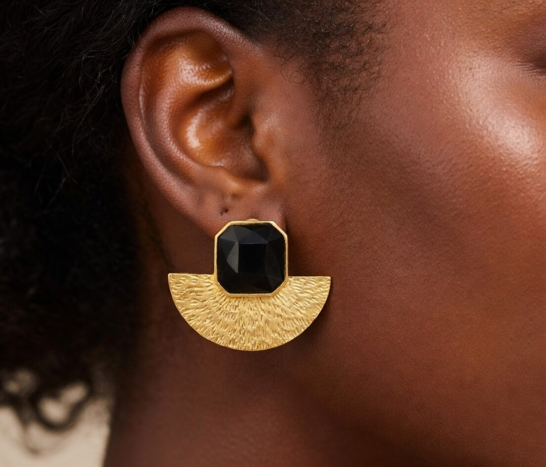 Boucles d’oreilles demi-lune martelées en acier inoxydable avec pierre facettée