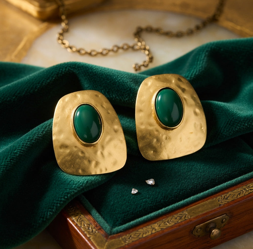 Boucles d’oreilles martelées avec pierre ovale