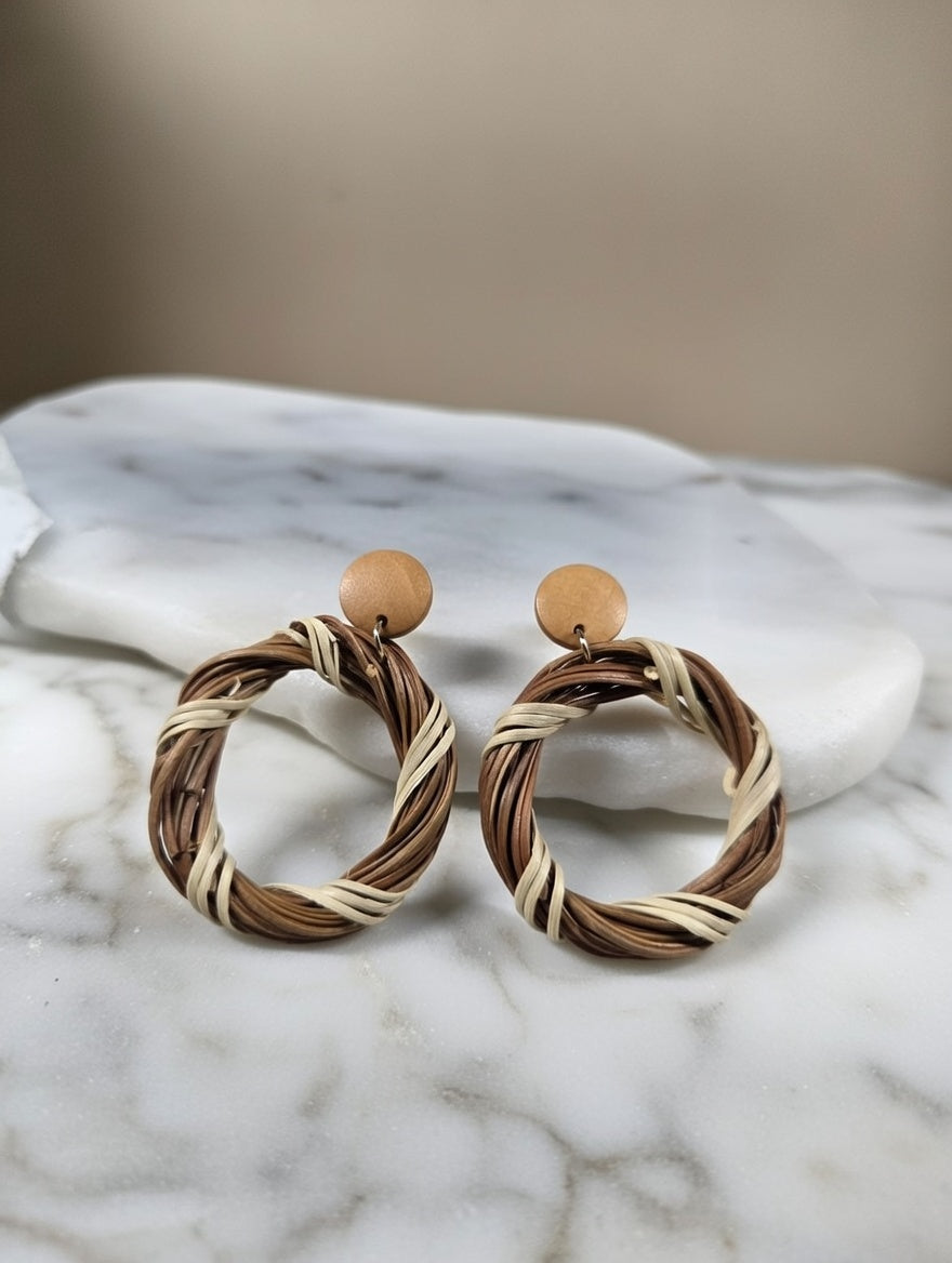 Boucles d’oreilles rondes ajourées en bois