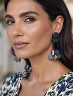 Boucles d’oreilles pendantes multicolores en bois
