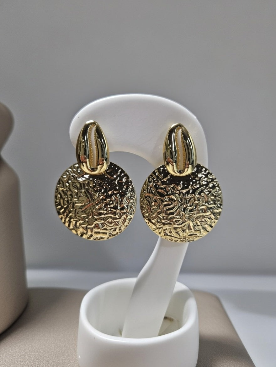 Boucles d’oreilles cauris et disque martelé en acier inoxydable