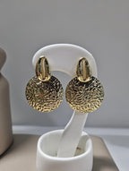 Boucles d’oreilles cauris et disque martelé en acier inoxydable