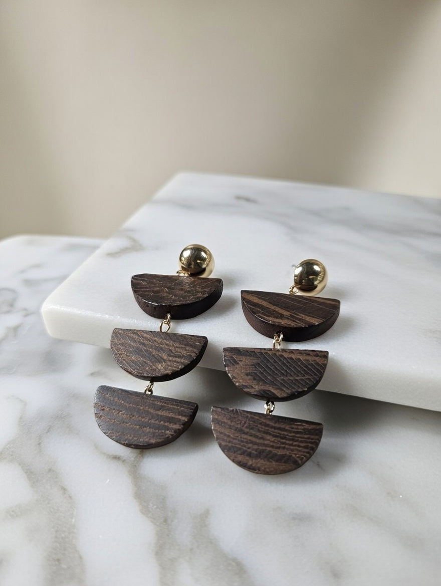 Boucles d’oreilles demi-lunes pendantes en bois