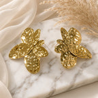 Boucles d'oreilles fleurs martelées dorées – acier inoxydable
